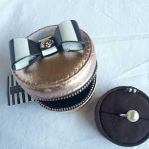 Henri Bendel ring box with pearl Size 5 ring